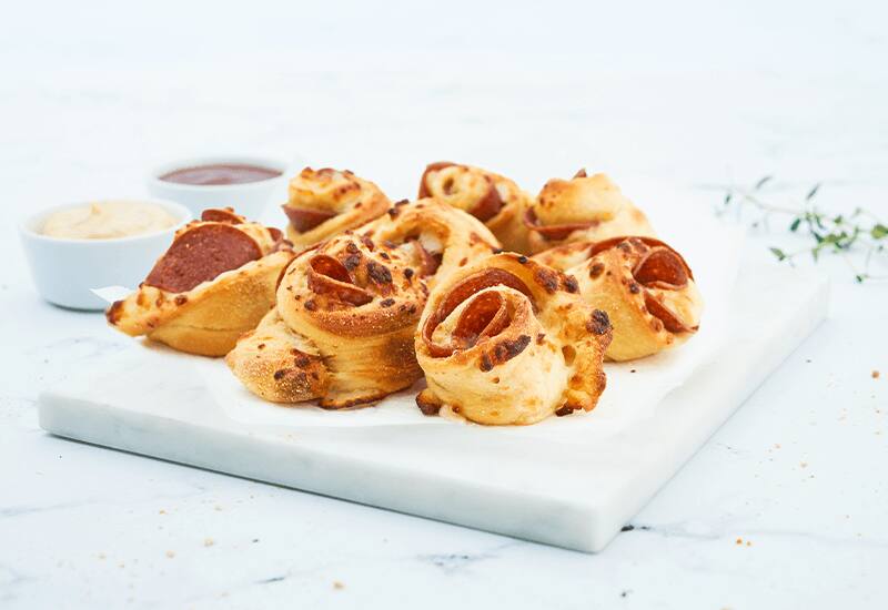 Pizzabrötchen Salami und Käse Domino's Pizza