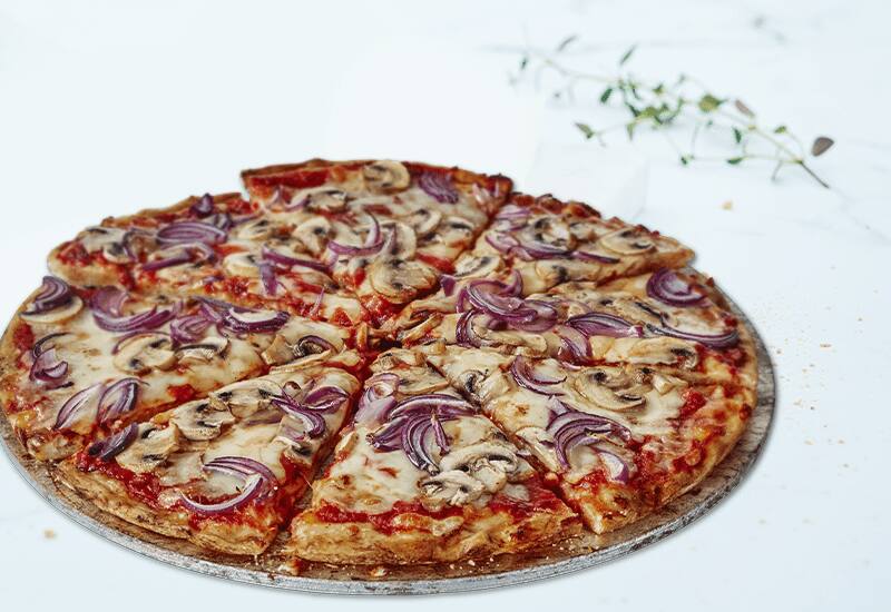 Besonders Beliebt Champignons Rote Zwiebeln Domino S Pizza