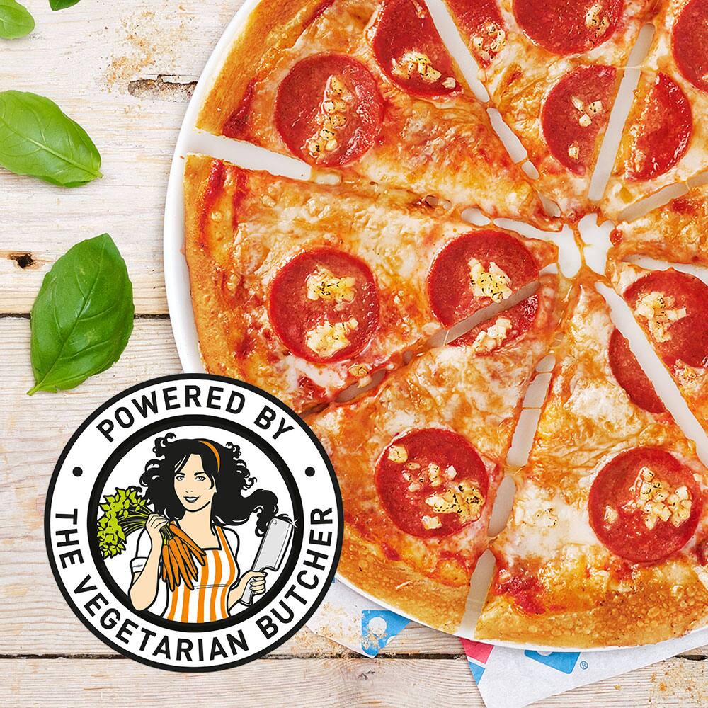Jetzt die vegane Salami Pizza essen 